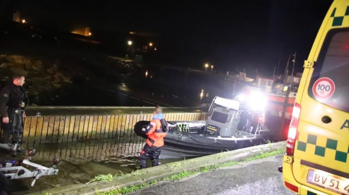 En søn havde ikke hørt fra sin far, der var sejlet ud i en jolle. Han slog derfor alarm. KLIK for flere billeder. Foto: Presse-fotos.