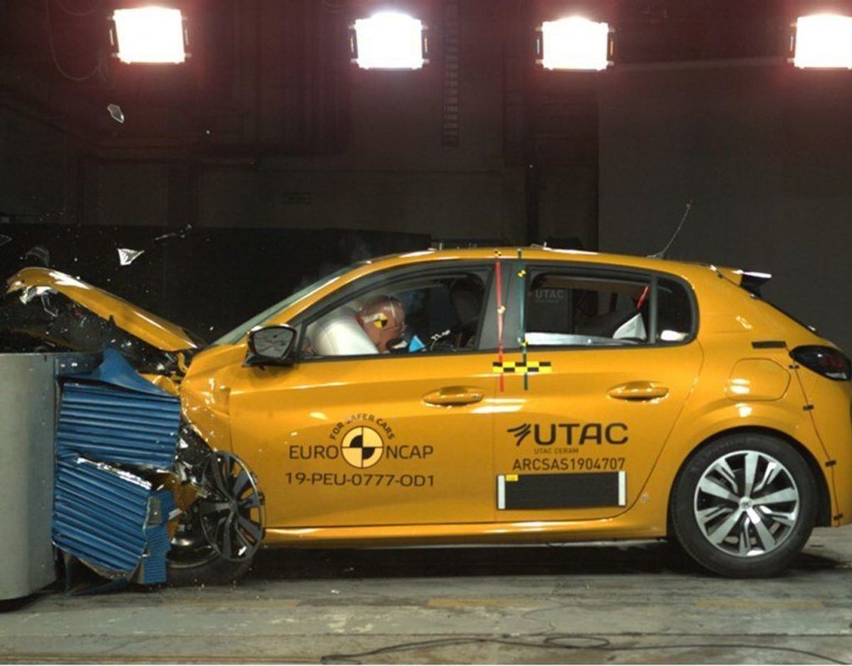 Peugeot 208: 4 Euro NCAP-stjerner. Foto: FDM. KLIK for flere billeder.