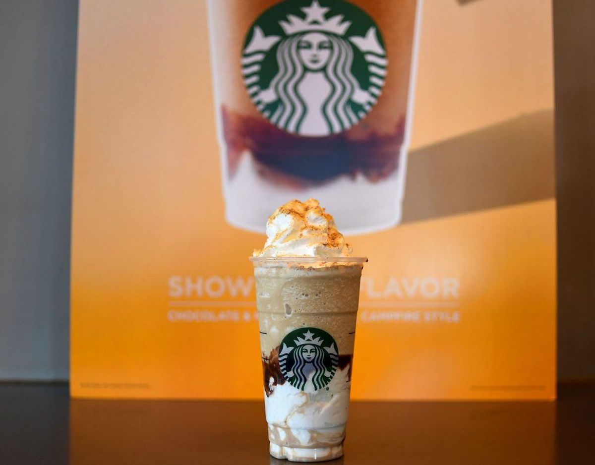 Det kunne eksempelvis være en frappucino fra Starbucks. Her er sukkerindholdet så højt, at hvis det indtages ofte, kan det øge teenageres risiko for fedme og diabetes. Foto: Scanpix