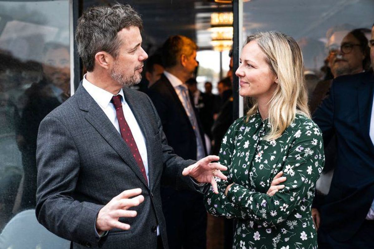 Kronprins Frederik og politiker Ida Auken (B) på sejltur på Seinen under et erhvervsfremstød i Paris, tirsdag den 8. oktober 2019. Kronprinsparrets besøg i Paris har især fokus på energi og sundhed.. (Foto: Ida Marie Odgaard/Ritzau Scanpix)