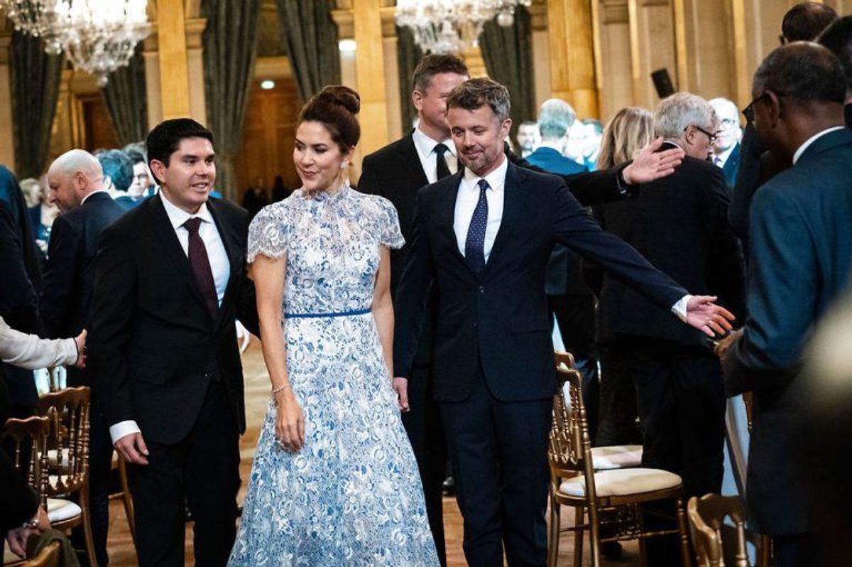 Kronprins Frederik og kronprinsesse Mary ankommer til middag på rådhuset i Paris, Hotel de Ville, under et erhvervsfremstød i Paris, tirsdag den 8. oktober 2019. Kronprinsparrets besøg i Paris har især fokus på energi og sundhed.. (Foto: Ida Marie Odgaard/Ritzau Scanpix)