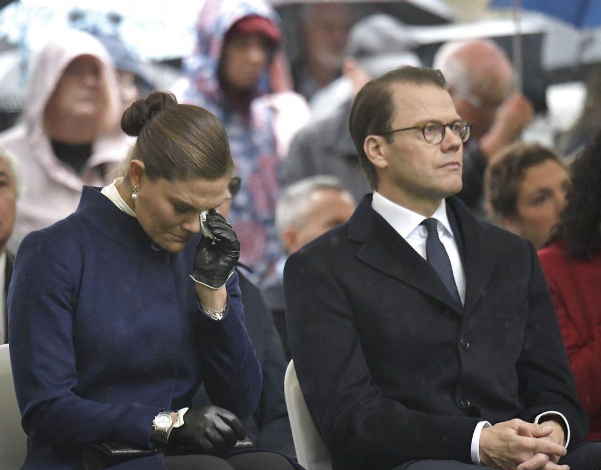Flere gange måtte kronprinsessen have lommetørklædet frem. Foto: Janerik Henriksson/TT/Ritzau Scanpix.