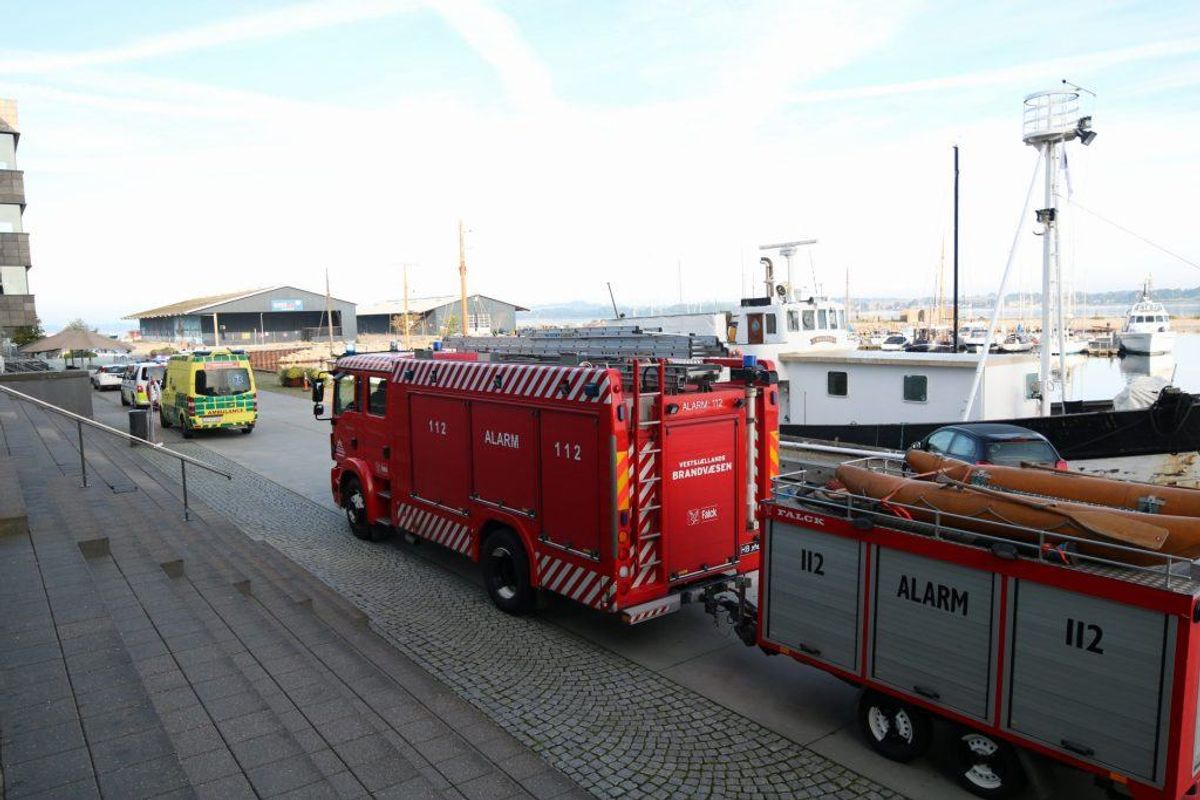 En yngre kvinde er druknet. Politiet arbejde på at få hende identificeret. Foto: Presse-fotos.dk.