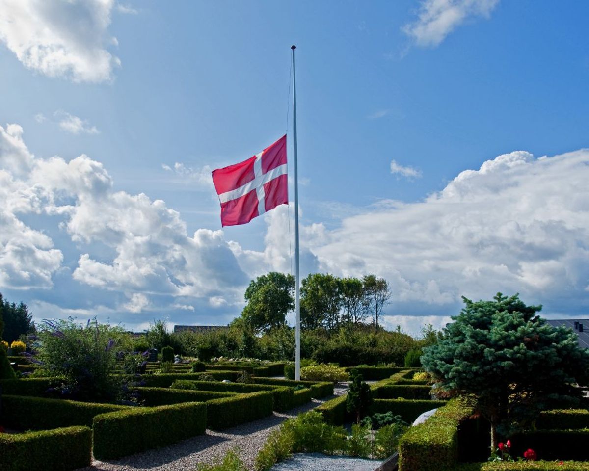 Begravelse og bisættelse – der er faktisk forskel på de to højtideligheder. KLIK HER OG LÆSE MERE. Arkivfoto: Colourbox