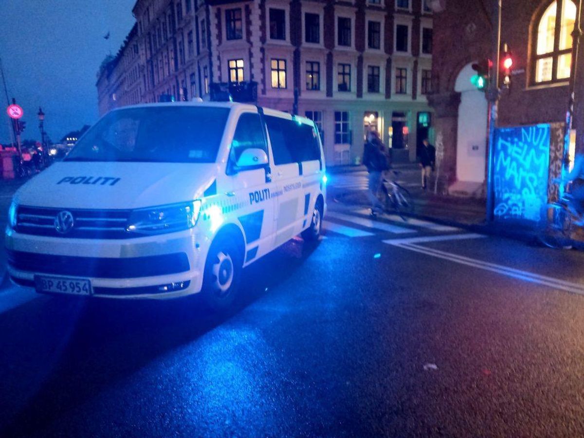 Sådan ser det ud, når en båd pludselig går til bunds. KLIK for flere billeder. Foto: Presse-fotos.dk.