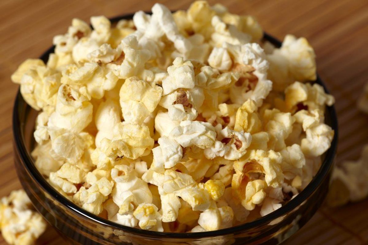 Der er fundet insekter i popcorn-majs fra Rema 1000. De er solgt i hele landet. Foto: Colourbox.