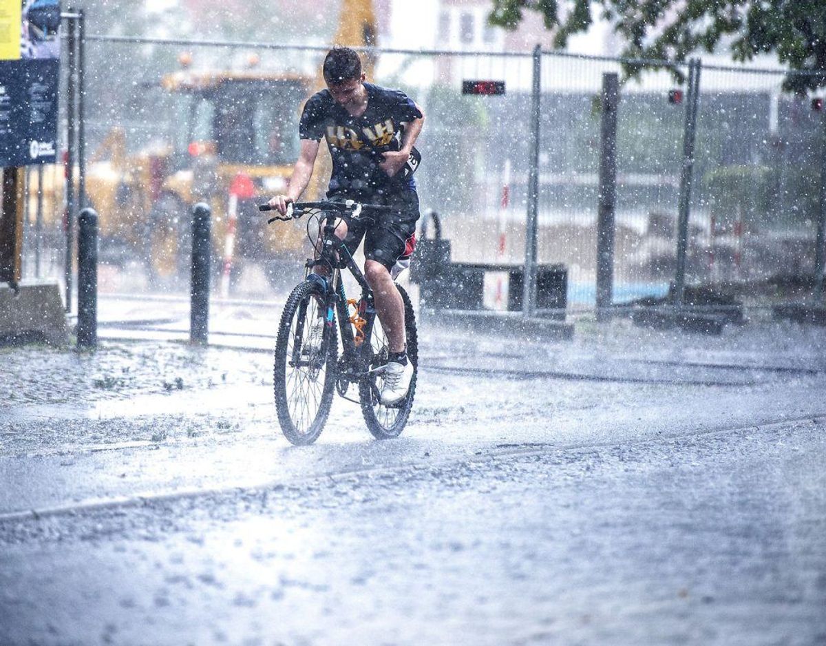 Der kan falde særdeles kraftig regn over Sjælland mandag og tirsdag. Se hvor på næste billede. Foto: Scanpix