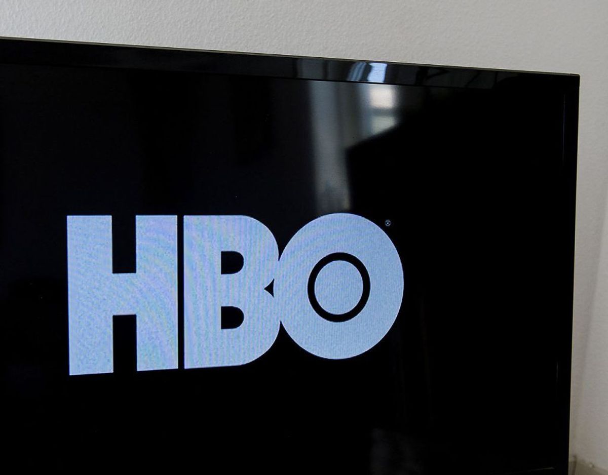 Er dit smart-tv på internettet? Så kan det hackes! Den stigende teknologiske udikling stiller langt større krav til, at du holder dine enheder opdaterede, så sikkerhedshullerne bliver lappet. Foto: Scanpix