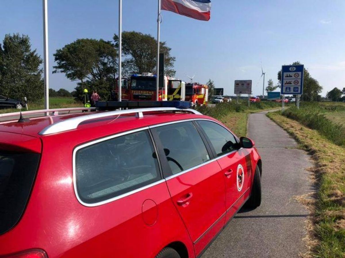 I den ene bil sad en fastklemt kvinde. Foto: Brand & Redning Sønderjylland.