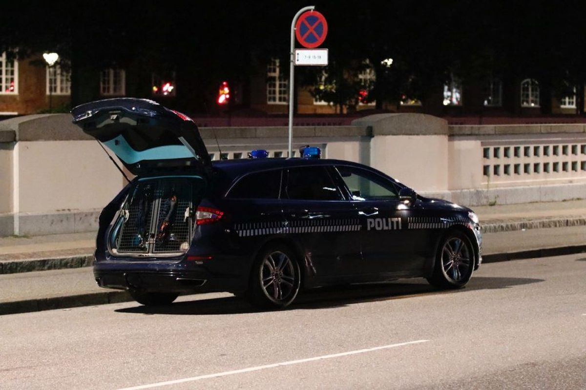 En 15-årig dreng er stukket tre gange med en kniv. KLIK for flere billeder. Foto: Presse-fotos.dk.