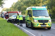 To biler i frontalt sammenstød – alt spærret