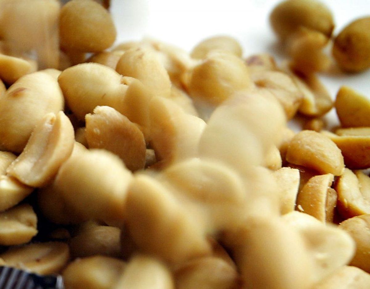 De indeholder nemlig peanuts, uden at det er deklareret. Det gør dem farlige for allergikere. Foto: Scanpix