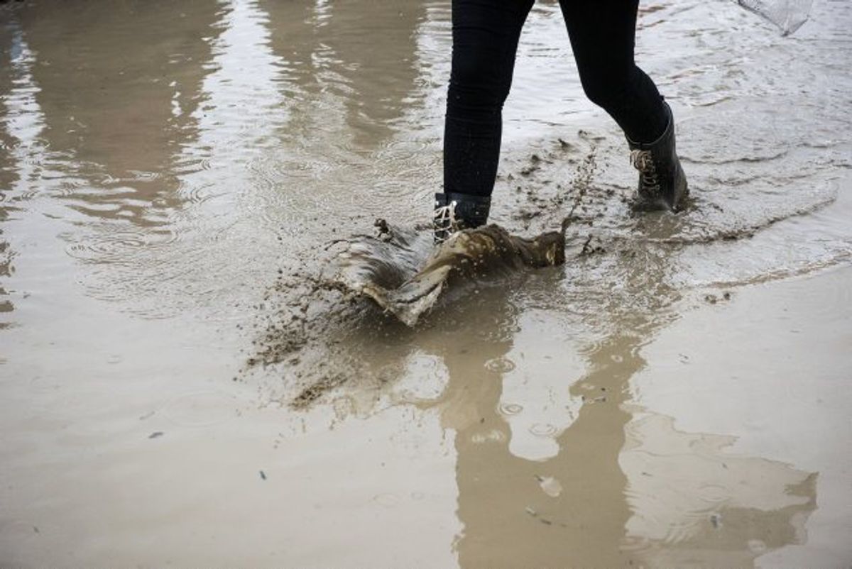 Regnvandet kan være blandet med vand fra oversvømmede kloakker. Derfor kan det indeholde sygdomsfremkaldende bakterier. KLIK og se de gode råd – så kender du dem. (Arkivfoto) Foto: Sofie Mathiassen/Scanpix