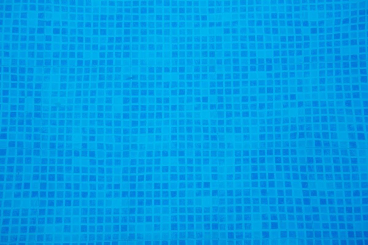 En 18-årig kvinde er fundet død i en swimmingpool. Foto: Colourbox.