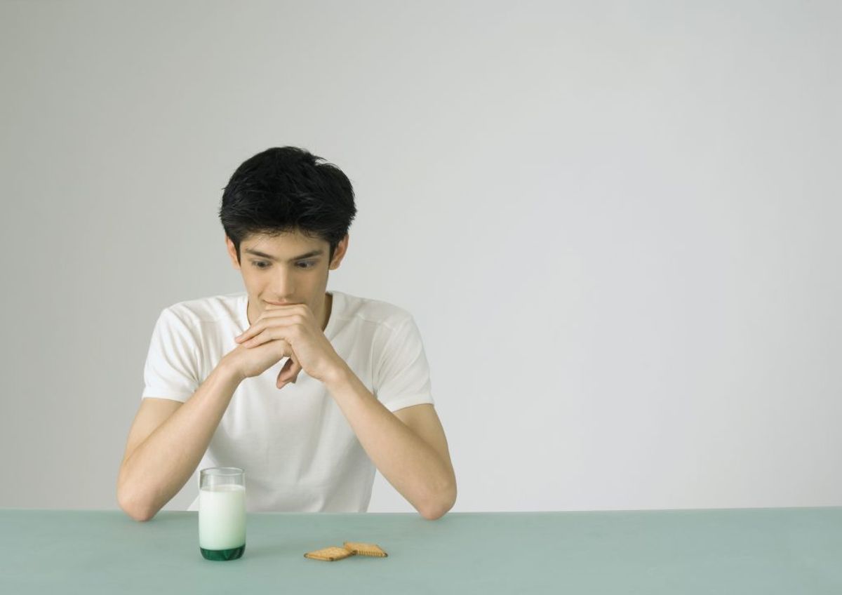 Din appetit ændrer sig. Under stress vil du miste lysten til at spise, skriver Harvard Health Letter. Men er du under længerevarende stress, så vil du pludselig begynde at trøstespise. Foto: Colourbox