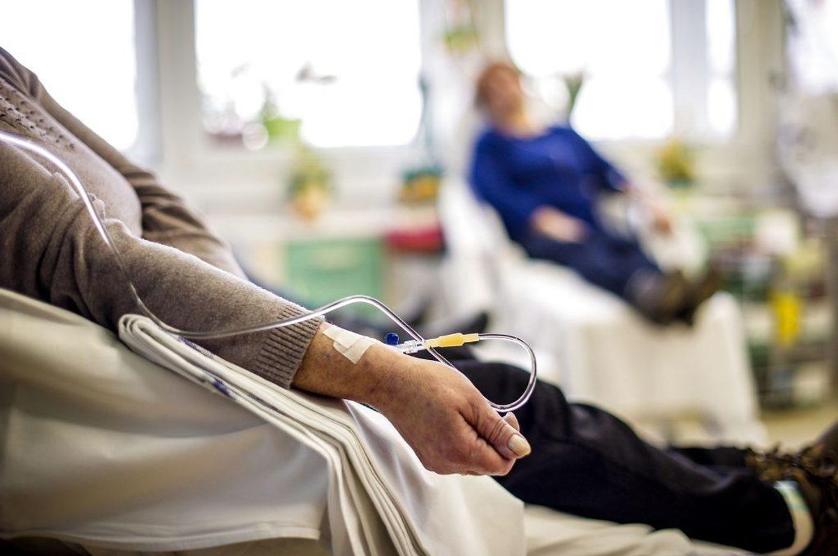 Cancer, også kendt som kræft, består af en række forskellige sygdomme, eksempelvis hudkræft, lungekræft, leukæmi, bryst-kræft, livmoderkræft og kræft i hjernen. I 1999 levede der 203020 personer i Danmark med en kræftdiagnose. Foto: Scanpix.