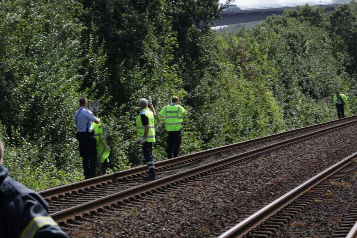 Ifølge DSB er en person ramt af et tog. Derfor er togdriften i øjeblikket indstillet. KLIK for flere billeder. Foto: Presse-fotos.dk.