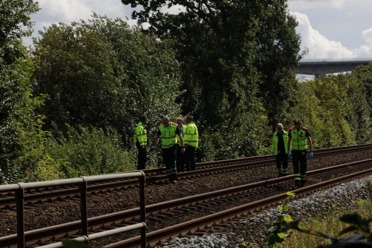 Ifølge DSB er en person ramt af et tog. Derfor er togdriften i øjeblikket indstillet. KLIK for flere billeder. Foto: Presse-fotos.dk.
