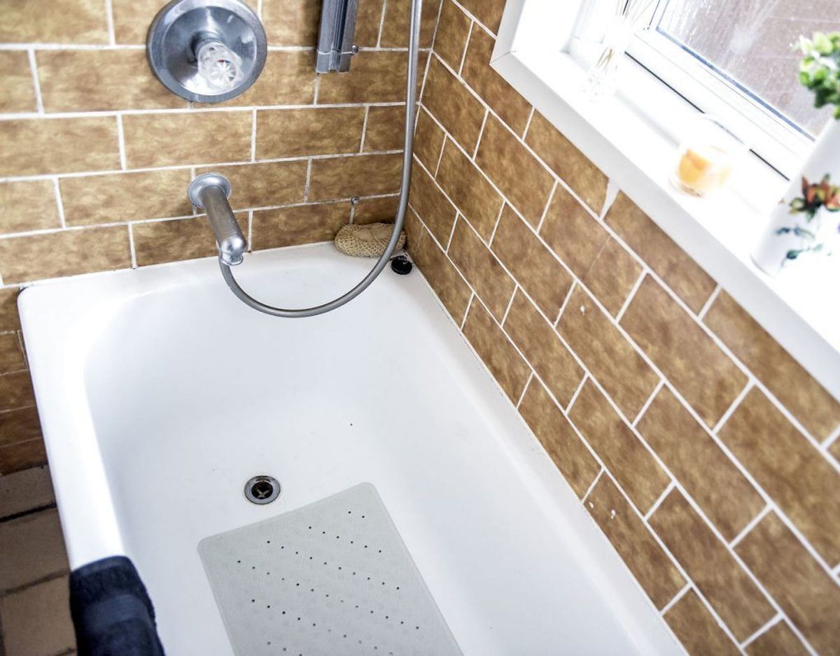 Brug bruseren til at skylle badet – om det er kar eller brus. Foto: Scanpix