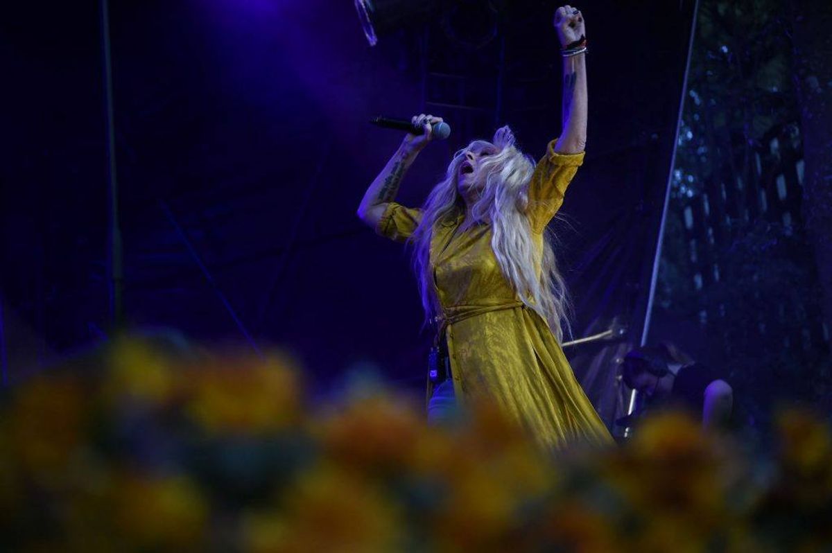 Sanne Salomonsen på Bøgescenerne under Smukfest 40 års jubilæumskoncert i Skanderborg, onsdag den 7. august 2019. På Smukfest fejrer de festival nr. 40 med Danmarks Smukkeste Koncert Vol. 3*. En masse af de største danske hits, fra den første halvdel af festivalens liv, med de originale kunstnere samt The Antonelli Orchestra som backing.. (Foto: Helle Arensbak/Ritzau Scanpix)