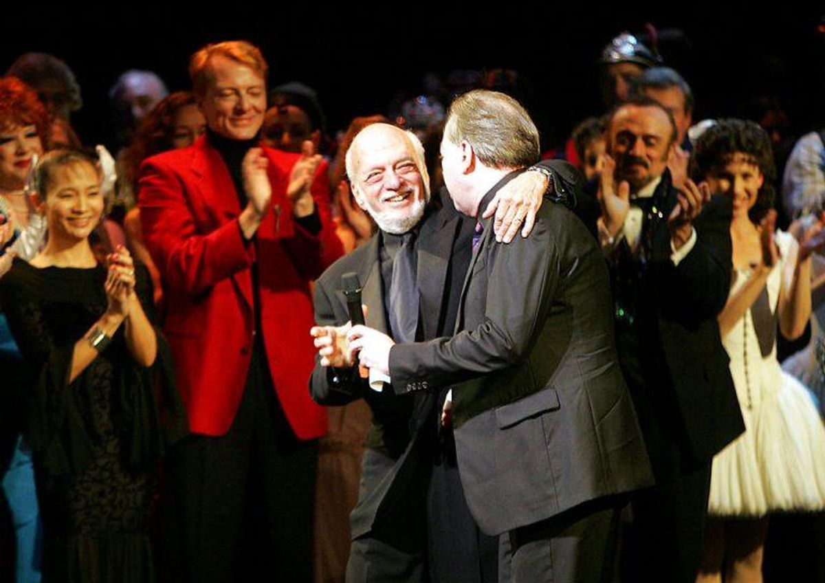Hal Prince er død i en alder af 91 år. På billedet ses Harold Prince (til venstre) og komponist Andrew Lloyd Webber. (Arkivfoto). Foto: Seth Wenig/Reuters