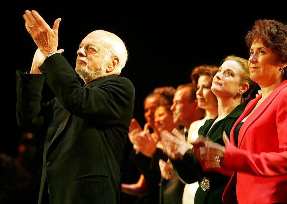 Hal Prince er død i en alder af 91 år. På billedet ses Harold Prince (til venstre) og komponist Andrew Lloyd Webber. (Arkivfoto). Foto: Seth Wenig/Reuters
