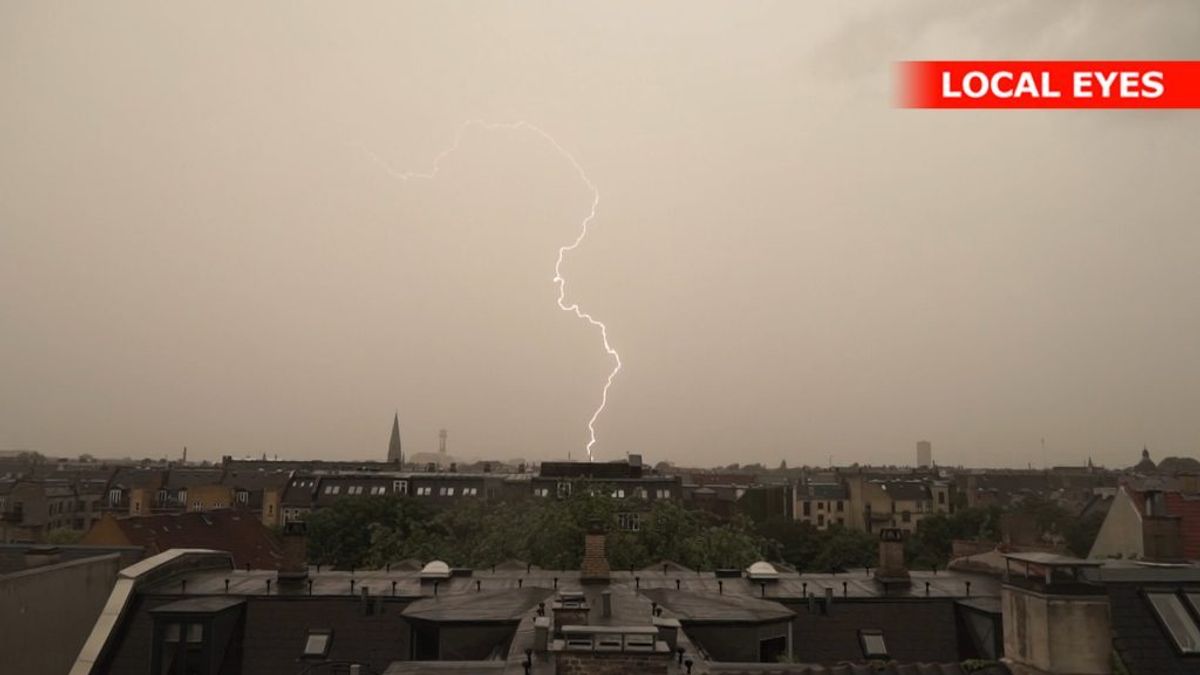 Regn, lyn og torden over Danmark søndag. Ifølge DMI er der udsigt til mere af samme skuffe slut mod juli. Foto: Local Eyes. KLIK for mere.