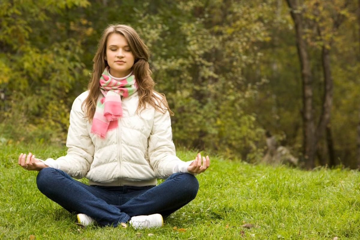 Stress svækker vores immunforsvar, og det gør os til lette ofre for sygdomme. Derfor er det vigtigt at forebygge stress . Det kan man for eksempel gøre med meditation. Foto: Colourbox.