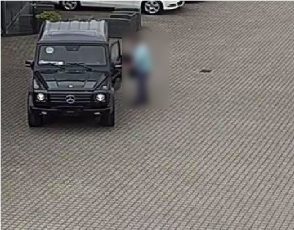 Dermed mangler Max og Martin nu en Mercedes G-klasse, der er en bil i millionklassen. Foto: Privat
