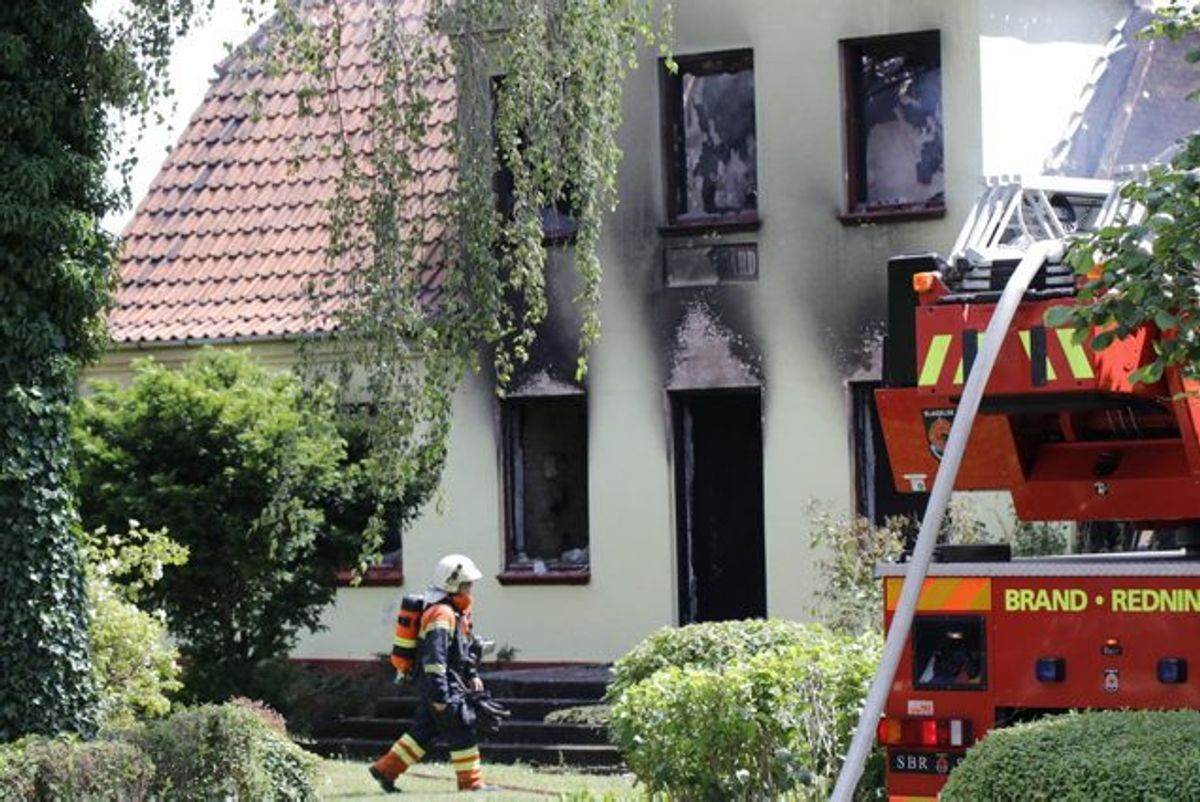 I det udbrændte hus blev den 80-årige beboer fundet død. Han blev dræbt, inden der blev sat ild til stedet. (Arkivfoto) Foto: Presse-Fotos.dk/Scanpix