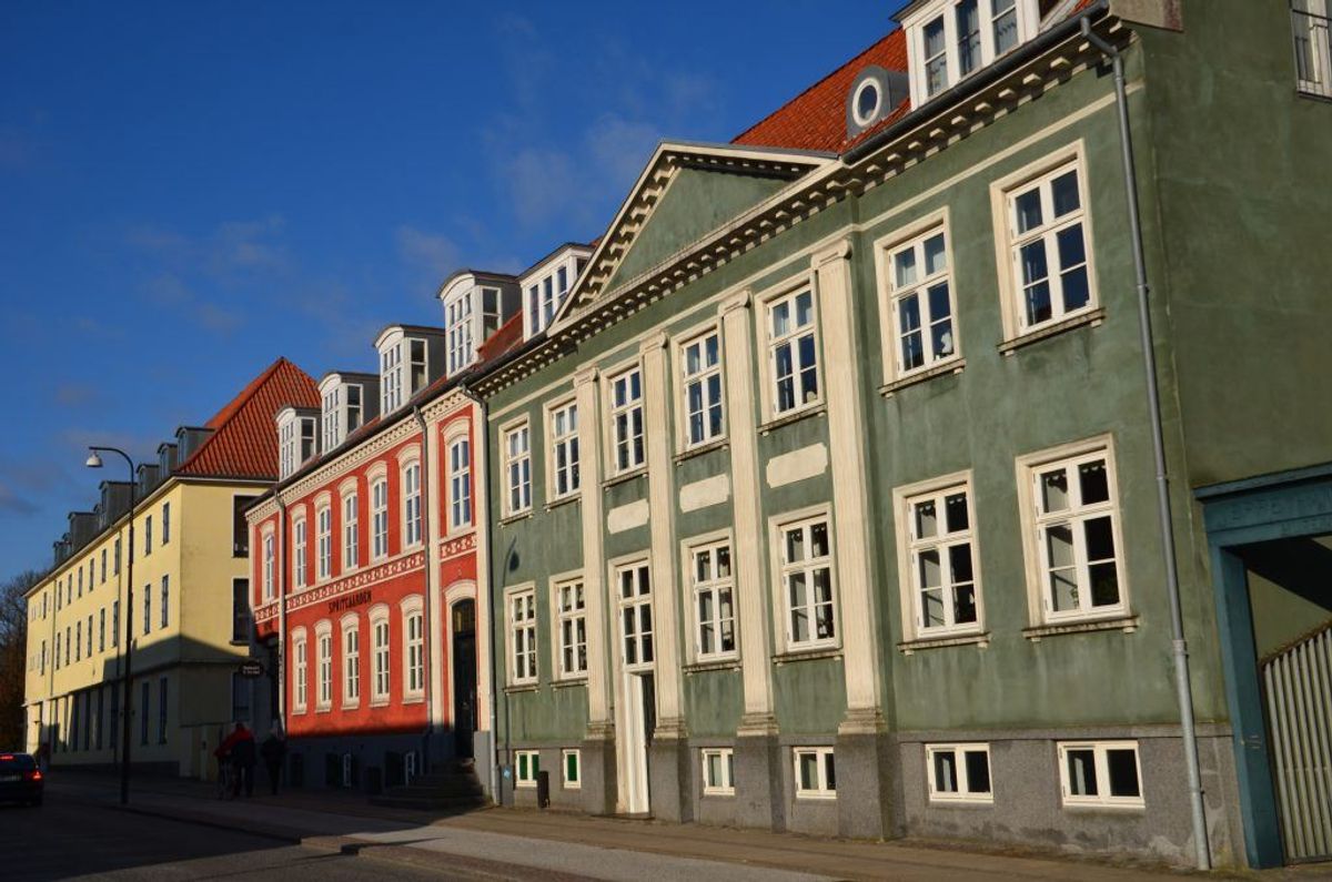 Vær på vagt overfor udlejere som skriver på engelsk, har et udenlandsk telefonnummer og/eller bor i udlandet. Det gælder især, hvis annoncen er skrevet på dansk.
