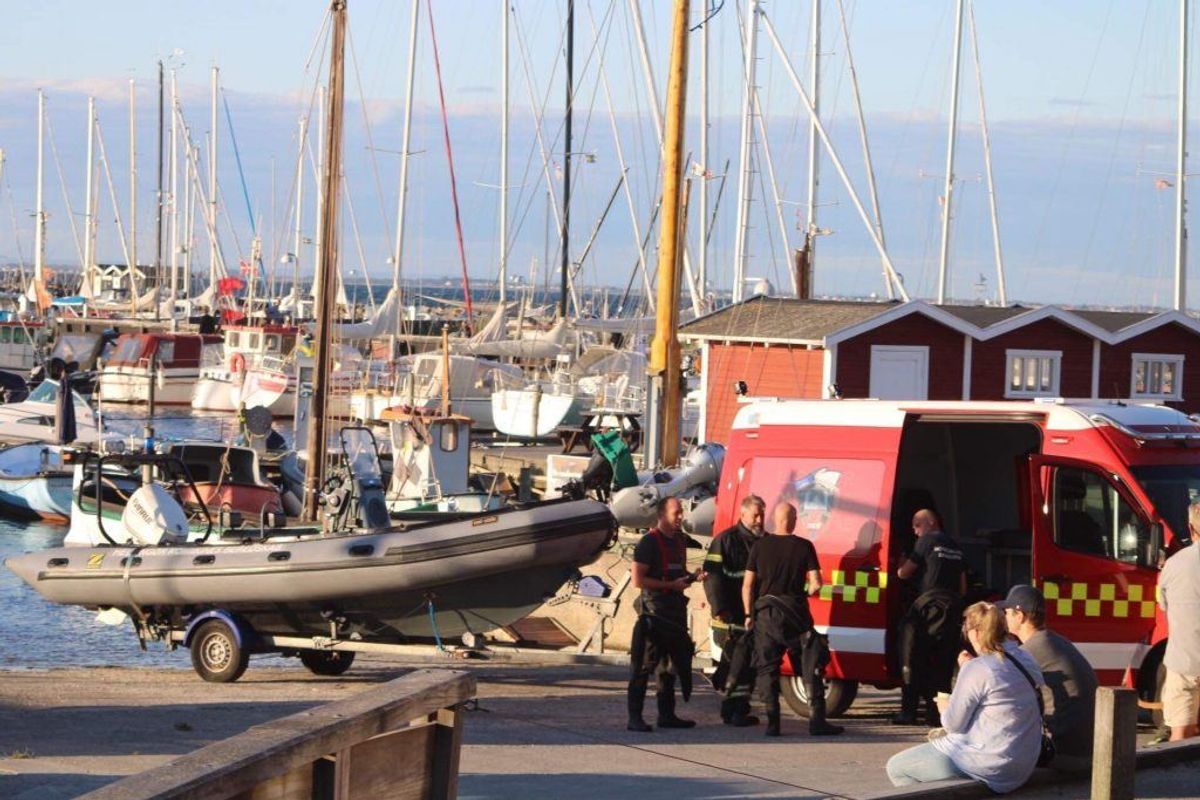 En mor og hendes datter måtte hentes med helikopter. KLIK FOR FLERE BILLEDER. Foto: Presse-fotos.dk