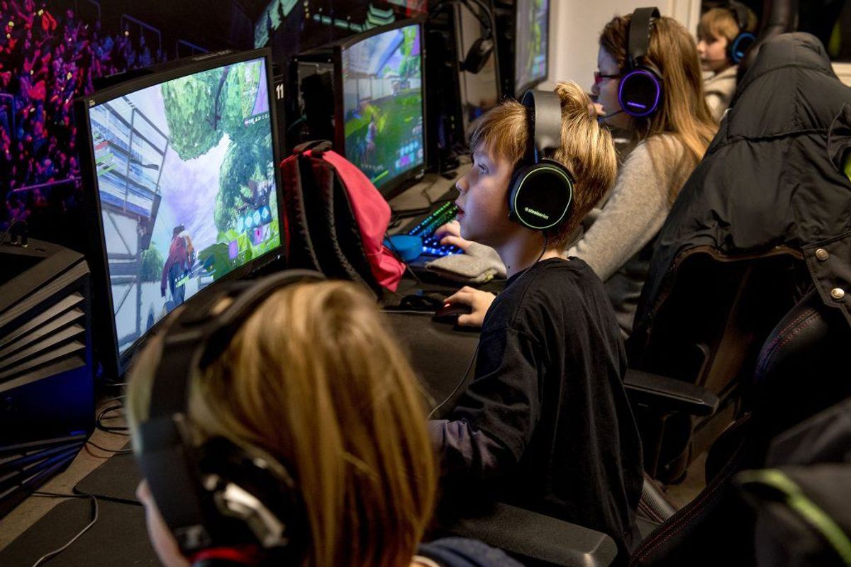 Børn kender ofte våbnene fra computerspil, vurderes det. KLIK VIDERE OG SE DE POPULÆRE KNIVE. Arkivfoto: Scanpix