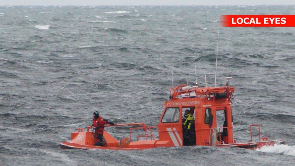Sådan så der ud mandag på Bornholm. Det lykkedes ikke at finde svømmeren. Han blev fundet død tirsdag. KLIK for flere billeder – og lær, hvordan DU undgår hestehuller. Foto: Local Eyes.