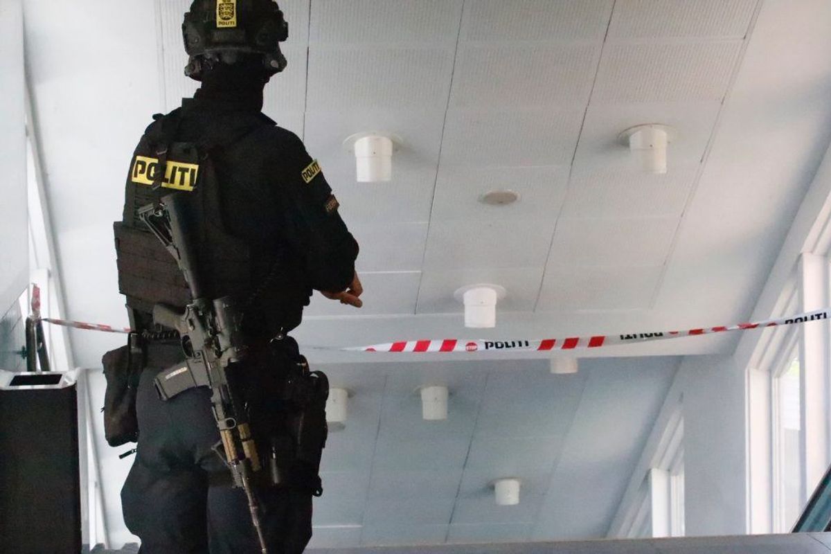 Politiet satte massivt ind. KLIK VIDERE FOR FLERE BILLEDER. Foto: Presse-fotos.dk