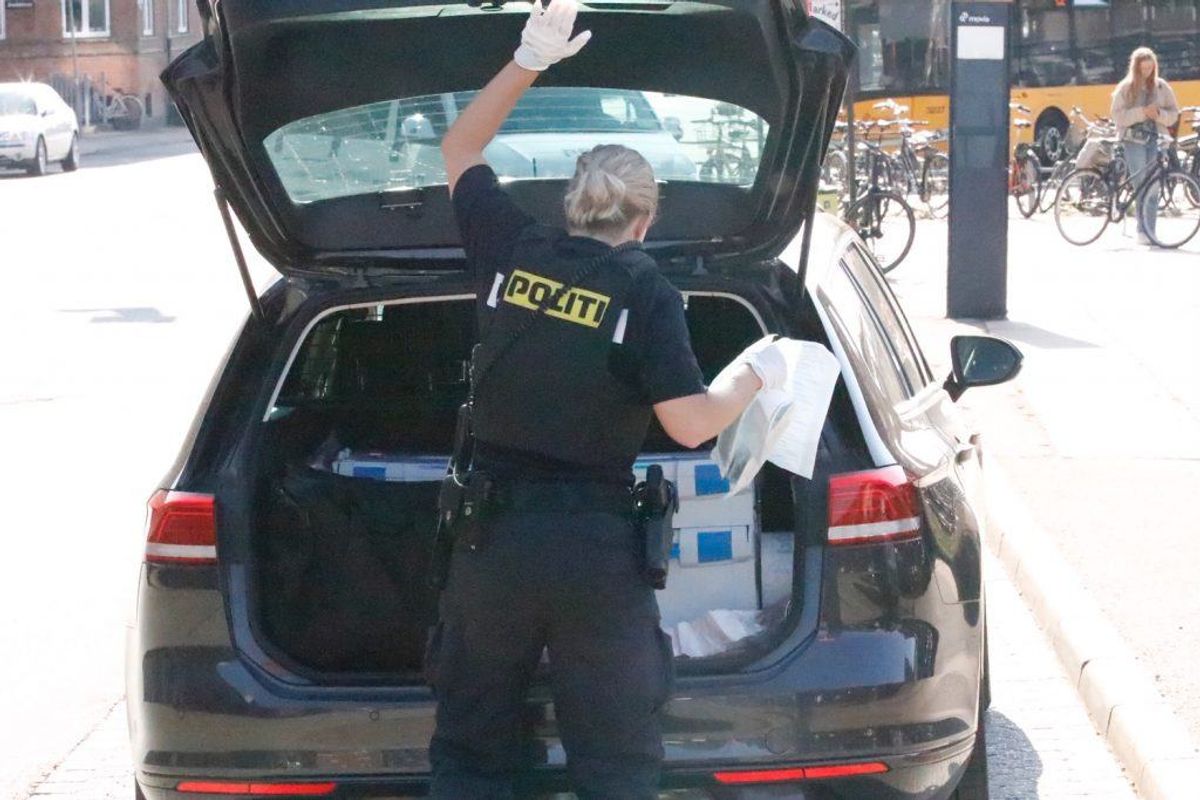 Politiet satte massivt ind. KLIK VIDERE FOR FLERE BILLEDER. Foto: Presse-fotos.dk