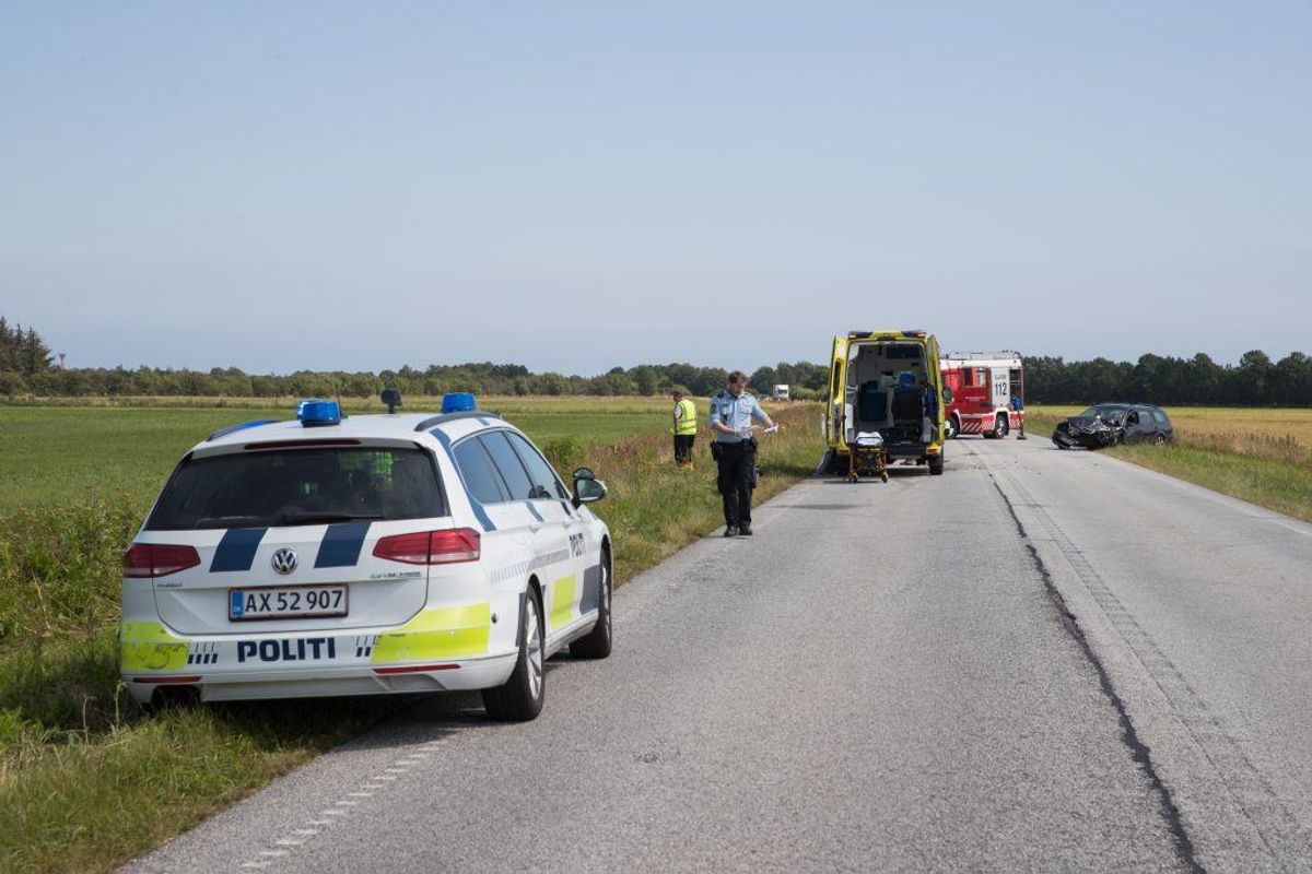 Politiet er massivt til stede efter den voldsomme dødsulykke. KLIK VIDERE FOR FLERE BILLEDER. Foto: Rasmus Skaftved