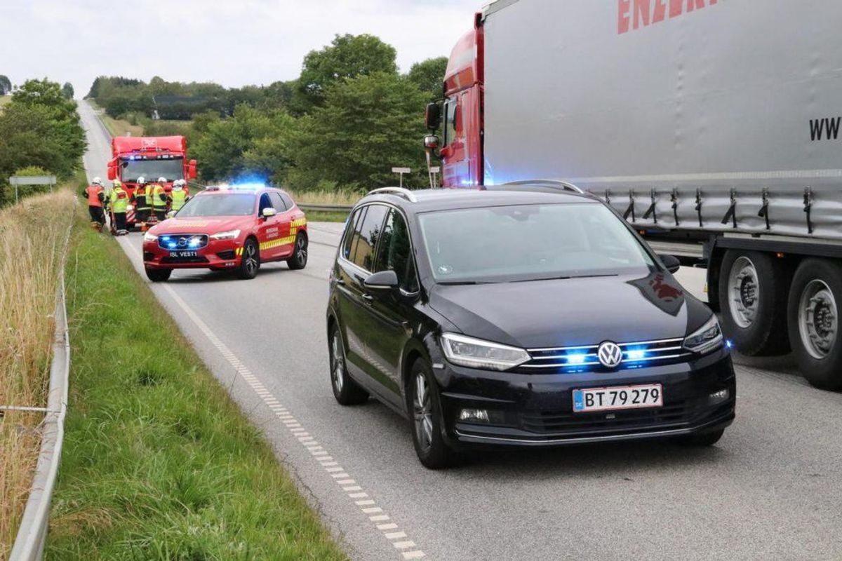 Voldsomt ser det ud – ingen personer kom dog noget til. KLIK for flere billeder. Foto: Øxenholt Foto.