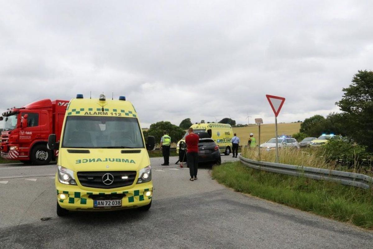 Voldsomt ser det ud – ingen personer kom dog noget til. KLIK for flere billeder. Foto: Øxenholt Foto.