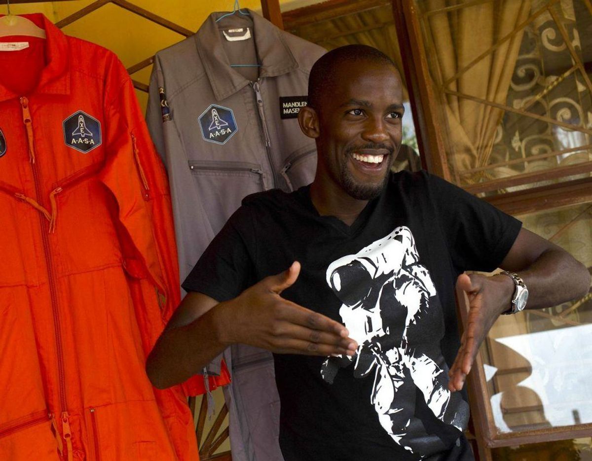 Mandla Maseko kunne være blevet den første, sorte afrikaner i rummet. Lørdag blev han dræbt i en motorcykelulykke. Foto: Scanpix/ALEXANDER JOE / AFP)