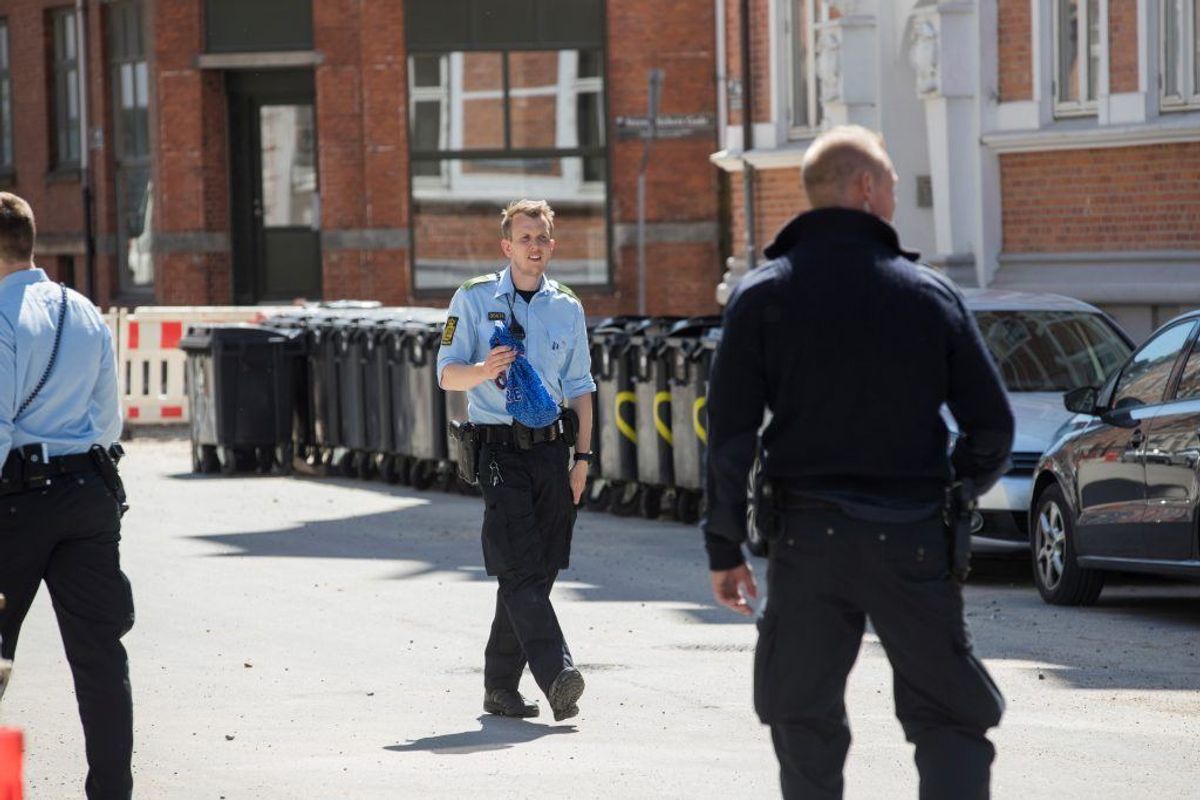 Politiet var massivt til stede som følge af knivstikkeriet. KLIK VIDERE FOR FLERE BILLEDER. Foto: Rasmus Skaftved