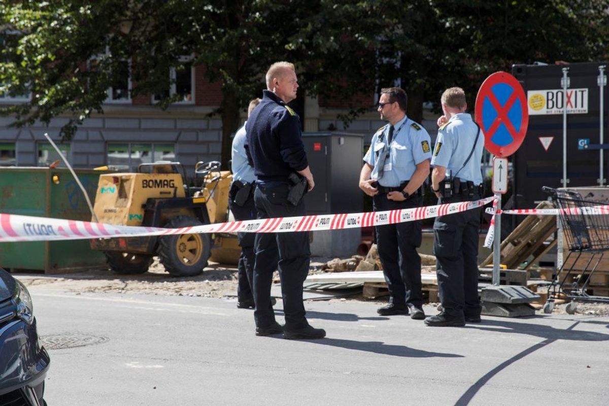 Politiet var massivt til stede som følge af knivstikkeriet. KLIK VIDERE FOR FLERE BILLEDER. Foto: Rasmus Skaftved