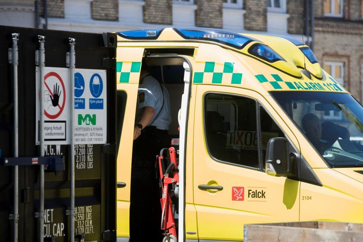 Politiet var massivt til stede som følge af knivstikkeriet. KLIK VIDERE FOR FLERE BILLEDER. Foto: Rasmus Skaftved
