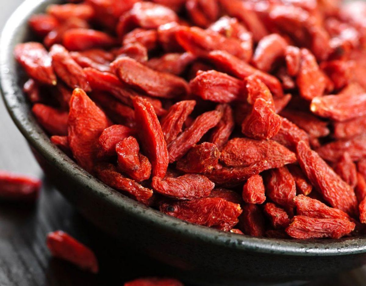 Superfoods, eksempelvis acaibær eller moringablade er et markedsføringsbegreb. Al mad er super, hvis den ellers er frisk. De såkaldte superfoods er i bedste fald spild af penge. I værste fald har man fundet pesticider på gojibær og salmonella på moringablade. Genrefoto.