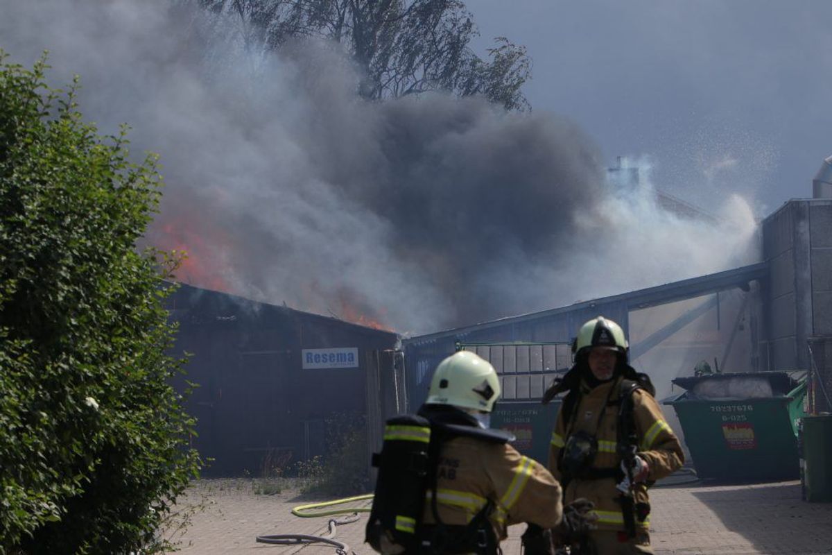 Hovedstadens Beredskab er massivt til stede. KLIK VIDERE FOR FLERE BILLEDER. Foto: Presse-fotos.dk