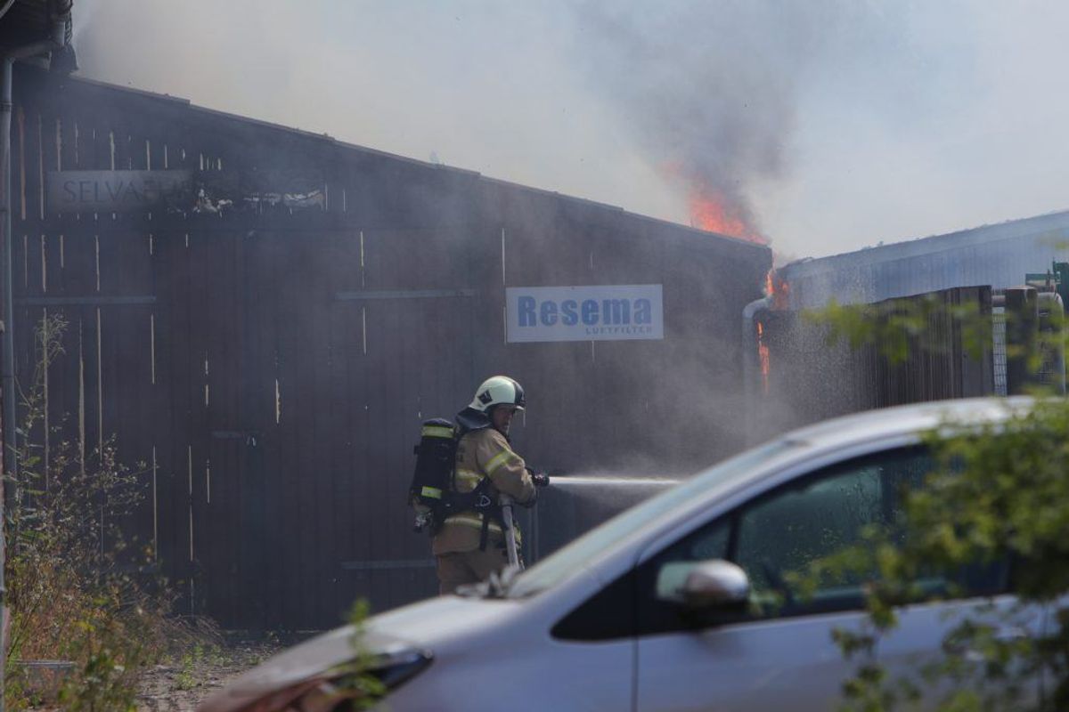 Hovedstadens Beredskab er massivt til stede. KLIK VIDERE FOR FLERE BILLEDER. Foto: Presse-fotos.dk