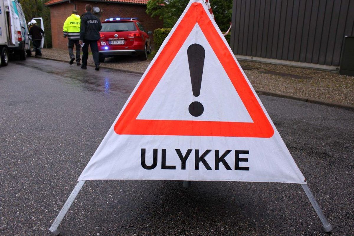 Uheldet giver kø i ferietrafikken. KLIK VIDERE OG SE, HVOR DU ELLERS KAN SIDDE I KØ I FERIETRAFIKKEN.