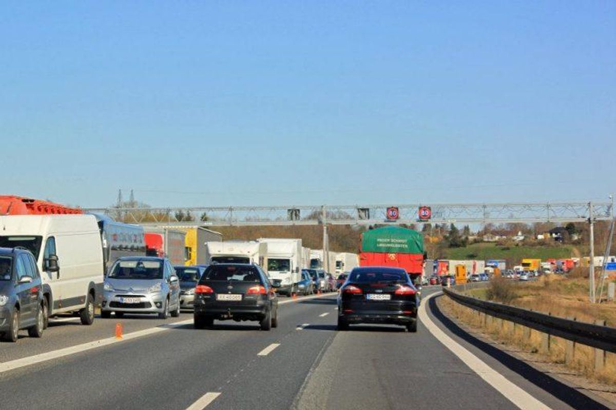 Køgebugt og Vestmotorvejen er en evig kømagnet – og sommerferien er ingen undtagelse. Arkivfoto: Elo Christoffersen.