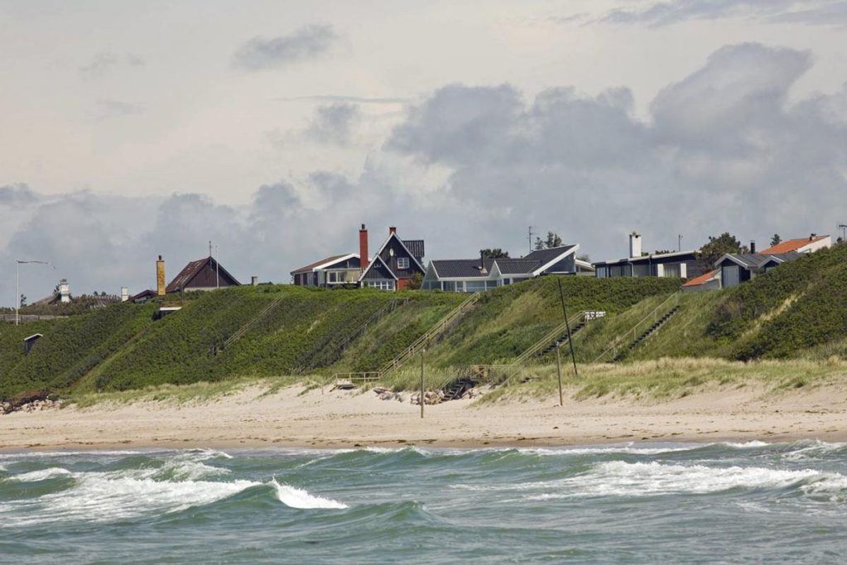 Skal du i sommerhus i Jylland, så vil du opleve at Rute 11 ved den jyske vestkyst særligt vil være trafikeret. Herudover Rute 55 mellem Løkken og Blokhus. Foto: Colourbox