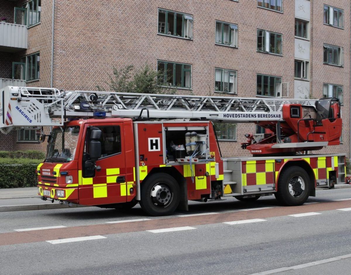 Politi og brandvæsen er på sagen. Foto: Presse-fotos.dk. KLIK for mere